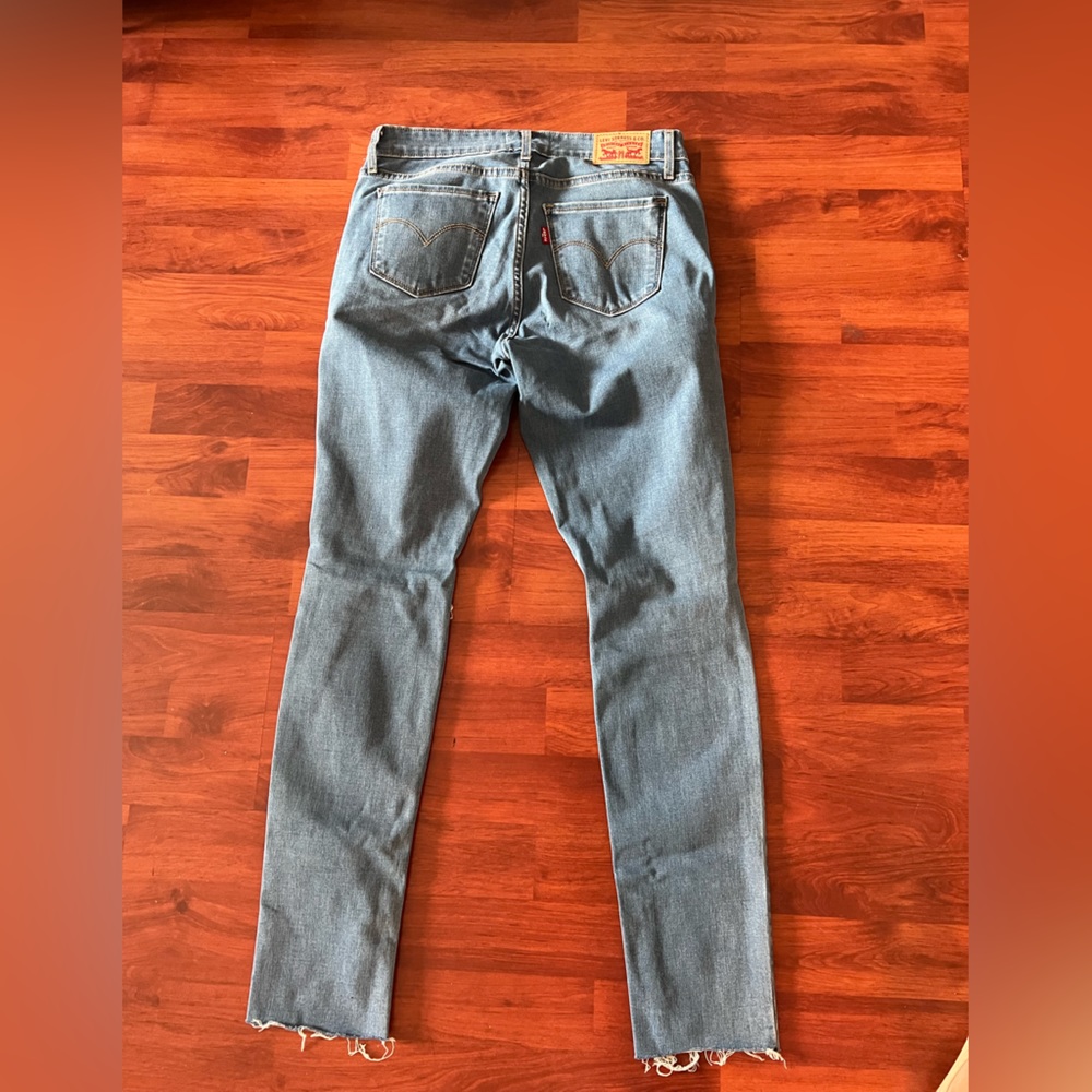 Levi’s skinny stretch ripped knees jeans size 28